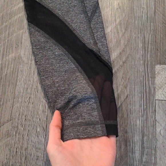Lululemon Gray Cropped Pockets Mesh Design Legging Size 4 - Picture 6 of 13